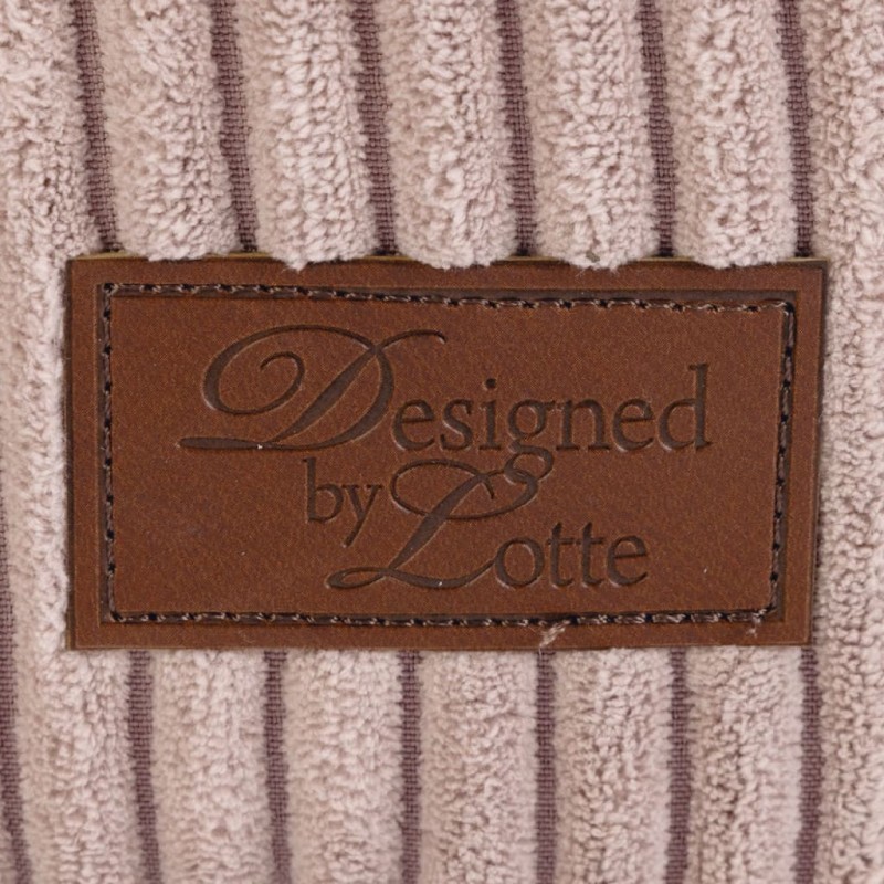 Le coussin pour chien rose en velours côtelé a un patch en cuir Designed by Lotte