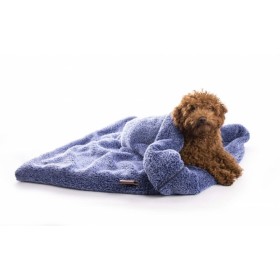 chien dans le sac de couchage pour chien bleu en polaire collection Doudouzen MARTIN SELLIER