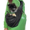 chien dans le sac de transport banane pour chien noir LE BILLY LE TAPIS ROUGE PARIS