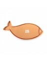 tapis de léchage pour chat orange en silicone poisson MARTIN SELLIER de dos