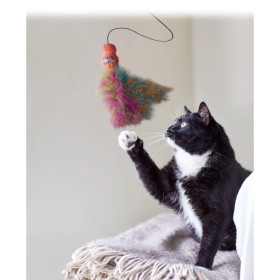 chat qui joue avec le jouet pour chat Cat wubba kong