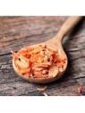 Crevettes pour chat cooka's cookies dans une cuillère en bois