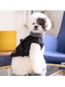 chien de profil avec le manteau pour chien noir avec harnais intégré Donavan Puppia