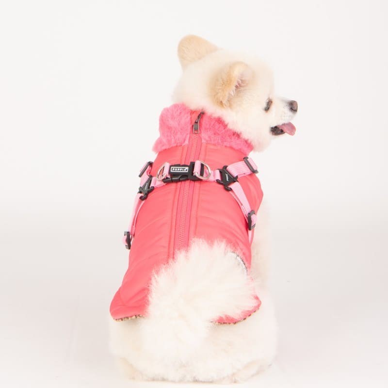 chien de dos avec le Manteau pour chien rose avec harnais intégré Donavan Puppia