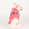 chien de dos avec le Manteau pour chien rose avec harnais intégré Donavan Puppia