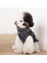 chien de face avec le manteau pour chien gris avec harnais intégré Donavan Puppia