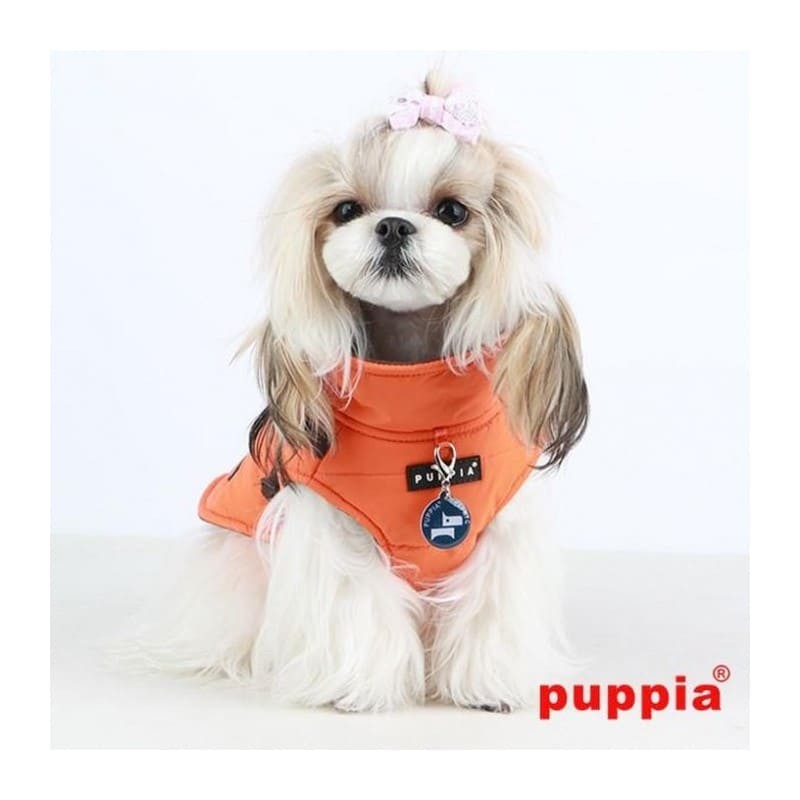 chien avec le manteau pour chien orange avec harnais intégré Mountaineer Puppia