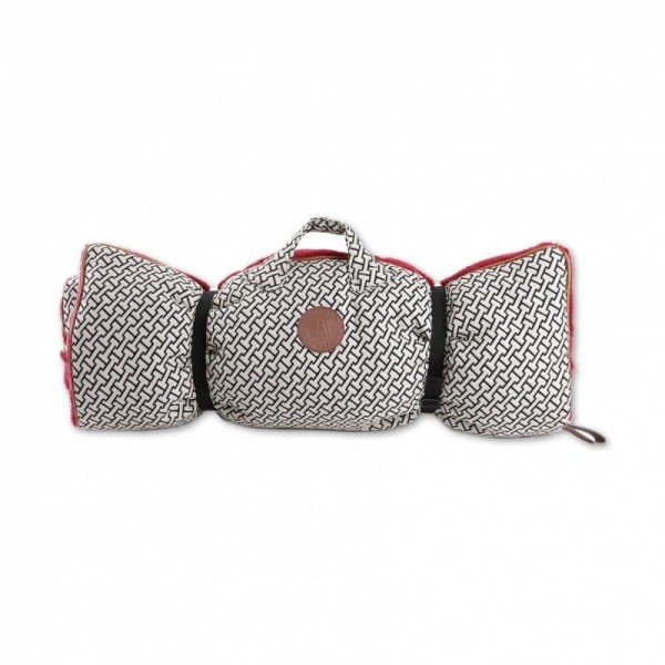 plaid pour chat rouge collection avenue montaigne martin sellier plié