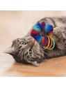 chat qui joue avec le jouet pour chat cat active scrunchie kong