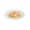 sachet fraîcheur pour chat poulet avec saumon en sauce les filous prenium dans une assiette