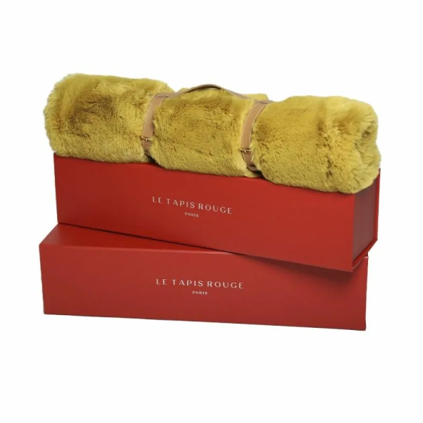 Le tapis pour chien Sweet Breakfast LE TAPIS ROUGE PARIS est livré dans une boîte