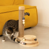 chat qui joue avec le Griffoir pour chat BOULIER INEZ Designed By Lotte