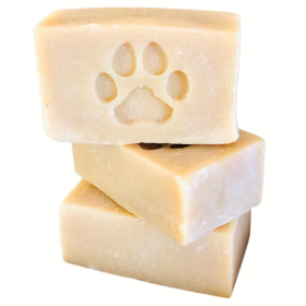 plusieurs shampooings solides pour chien Cokka's Cookies sans emballage empilés les uns sur les autres