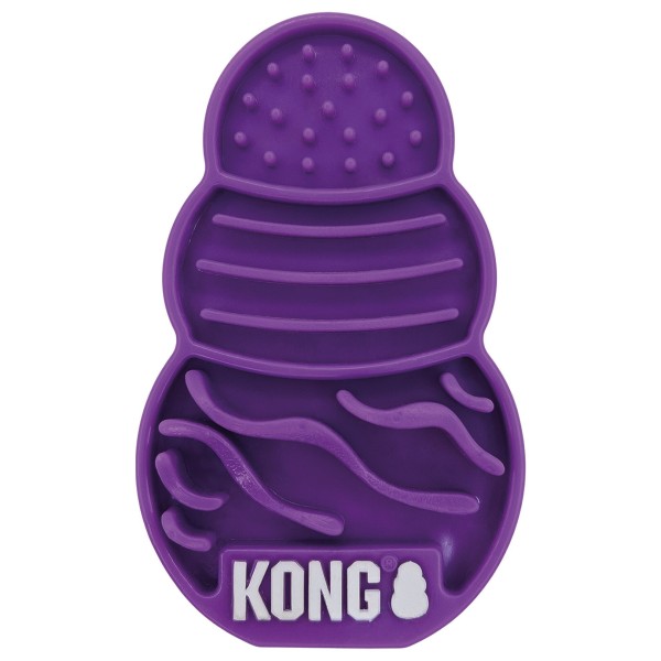 licks kitty pour chat kong