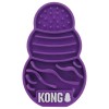 licks kitty pour chat kong