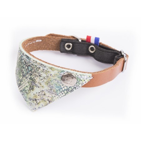 collier pour chat en cuir vert cognac avec bandana malibu martin sellier